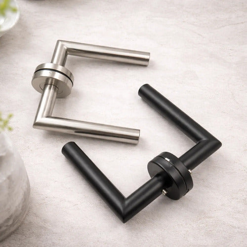 Manija Recta Acero Inox Con Bocallave Para Puerta Plateado