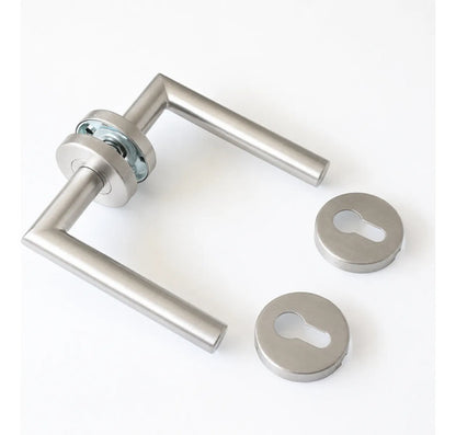 Manija Recta De Acero Inox Con Bocallave Para Puerta Plateado